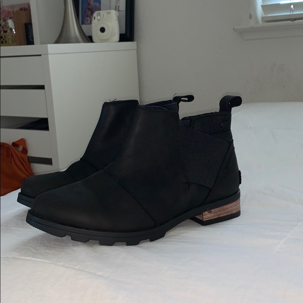 sorel black emelie chelsea waterproof boots